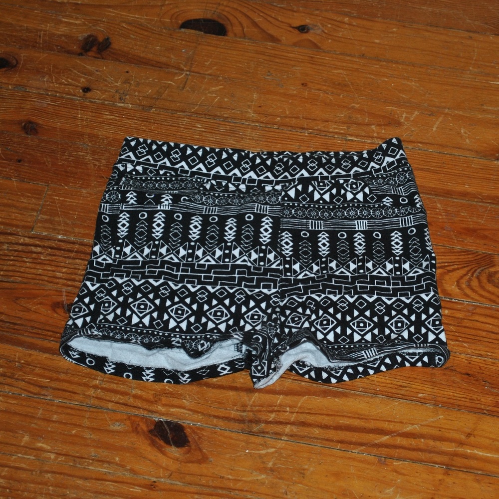 Stretchy Aztec Patterned Shorts